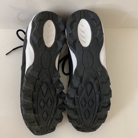 Rawlings Soccer shoes. Youth/boys size 2. - Picture 6 of 7